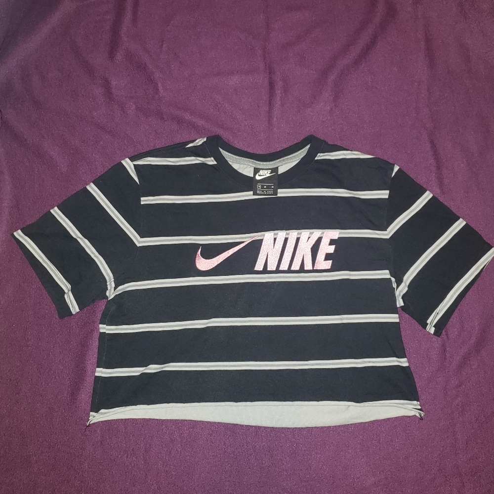 Cropped Nike Top
